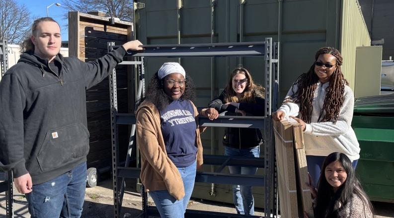 Students volunteering